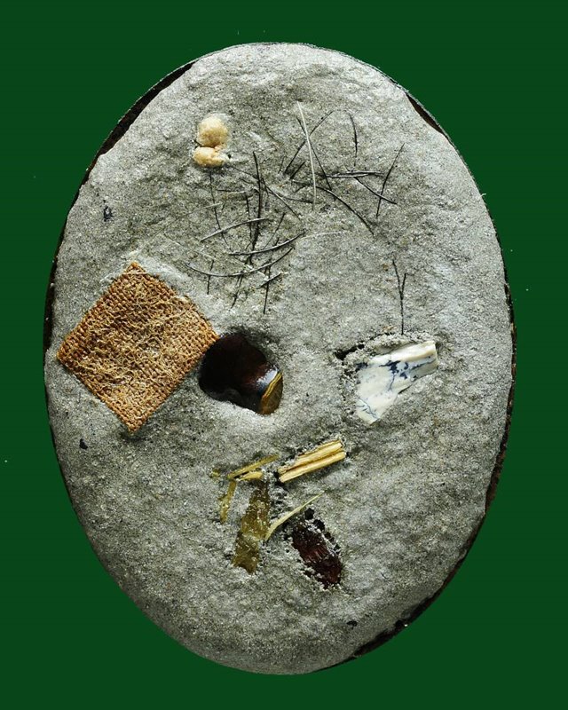 ล็อกเก็ตหลวงพ่อประสิทธิ์ วัดป่าหมู่ใหม่ จ.เชียงใหม่ ปี56 ขนา ด2.5*3.5ซม. บรรจุตามใบบอก