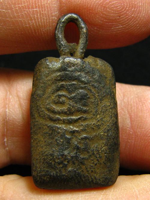 พระเนื้อผงลงรัก เนื้อหามวลสารดี สวยไม่ทราบที่ครับ