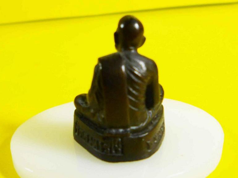 รูกหล่อหลวงปู่ทิม ขนาดเเข้วนคอ อุดกริ่ง ไม่ทราบปี