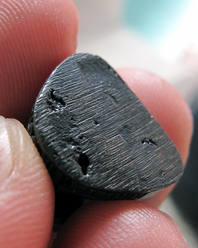 รูปหล่อลอยองค์ รุ่นแรก ปี 2541 หลวงปู่บัว ถามโก วัดศรีบุรพาราม จ.ตราด พร้อมกล่องเดิมจากวัดครับ