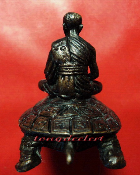 รูปหล่อบูชาหลวงปู่หลิวนั่งเต่า(ตั้งหน้ารถ) วัดไร่แตงทอง 90 ปี หายาก สวยมากค่ะ