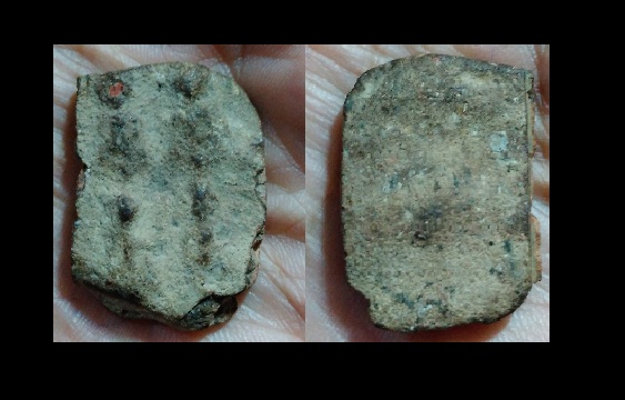 พระนาดูนเนื้อเก่า 3 ชิ้นเคาะเดียวกรุเก่า