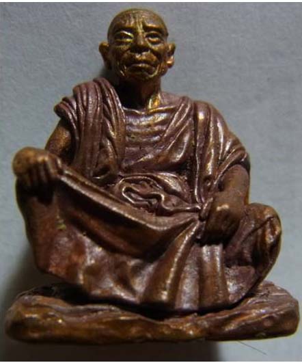 พระหล่อลอยองค์ หลวงปู่ทองสา ฐิตเปโม วัดป่าจิตตวิยาราม จ.หนองคาย รุ่นแรก เนื้อโลหะผิวมันเทศ 