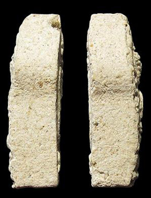 (9) ขุนแผนจิ๋วหรือขุนแผนหลังนะฤๅชัย เนื้อ ผงพรายกุมาร ปี 30 หลวงพ่อสาคร วัดหนองกรับ