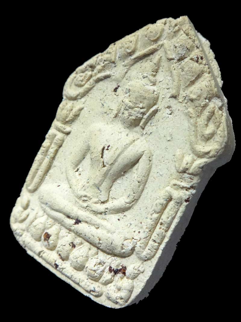 พระขุนแผนผงพรายกุมาร "รุ่นสากหัก" พิมพ์ใหญ่เนื้อขาว (กดมือ)