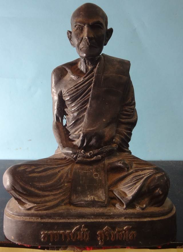 พระอาจารย์มั่น บูชา 5 นิ้วเนื้อเรซิ่น หรือเซริก้า