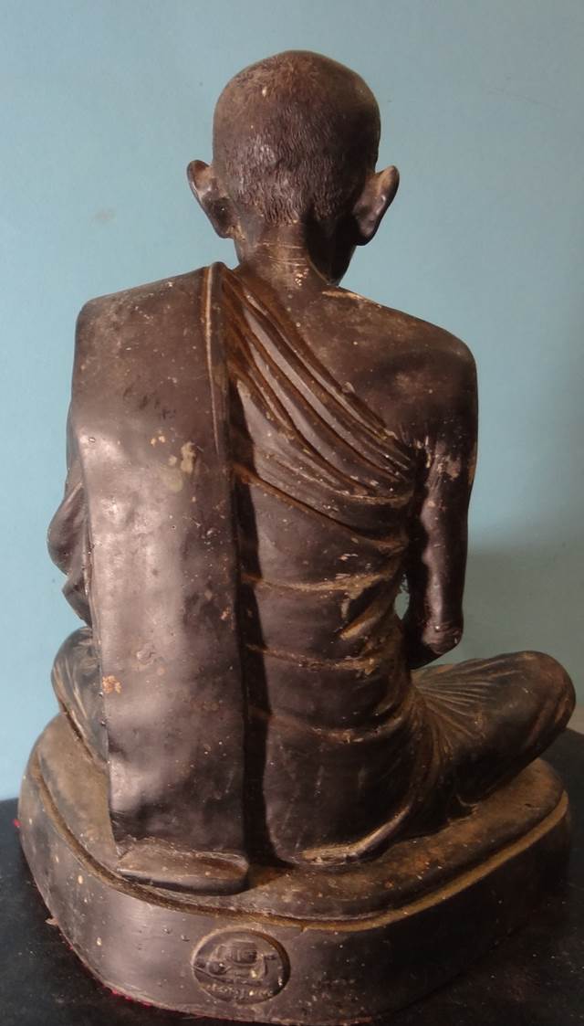 พระอาจารย์มั่น บูชา 5 นิ้วเนื้อเรซิ่น หรือเซริก้า