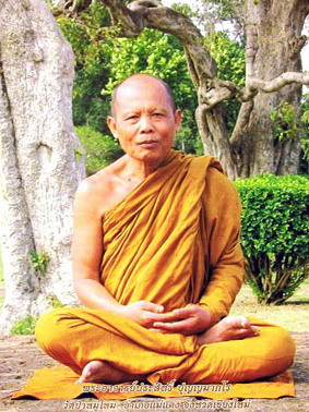 เหรียญ หลวงพ่อประสิทธิ์ ปุญญามากโร รุ่นแรก เนื้อกะหลั่ยทอง ลงยาสีเขียว หายาก สวยแชมป์ (เคาะเดียว)