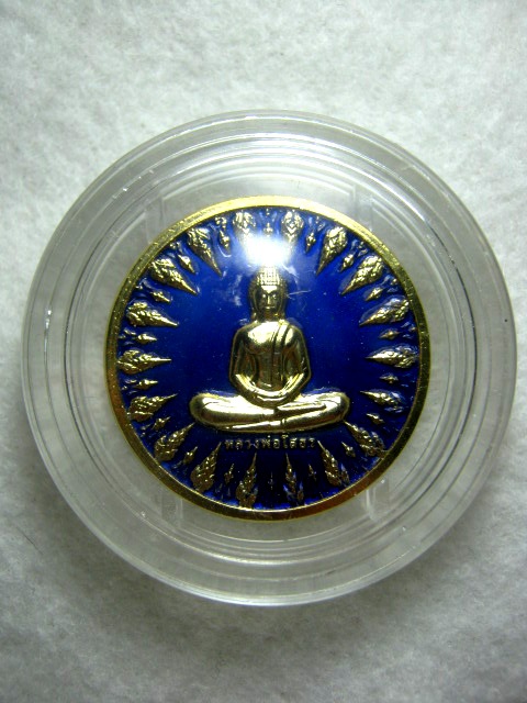 หลวงพ่อโสธร รุ่นอัญเชิญหลวงพ่อขึ้นจากน้ำ ๒๔๑ปี พ.ศ.๒๕๕๔ ผิวกะหลั่ยทองลงยาสีน้ำเงิน ตอกโค้ด