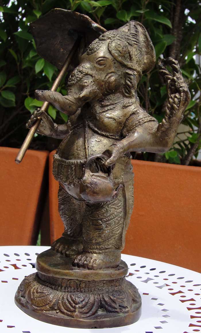   พระพิฆเณศ (ปางนารทะคเณศ)ปางธุดงค์ ถือร่ม ถือกาน้ำกมัลฑลุ ย้อนยุค