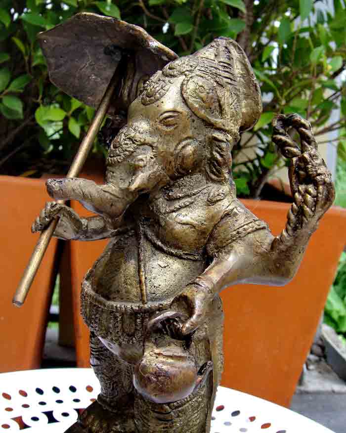   พระพิฆเณศ (ปางนารทะคเณศ)ปางธุดงค์ ถือร่ม ถือกาน้ำกมัลฑลุ ย้อนยุค