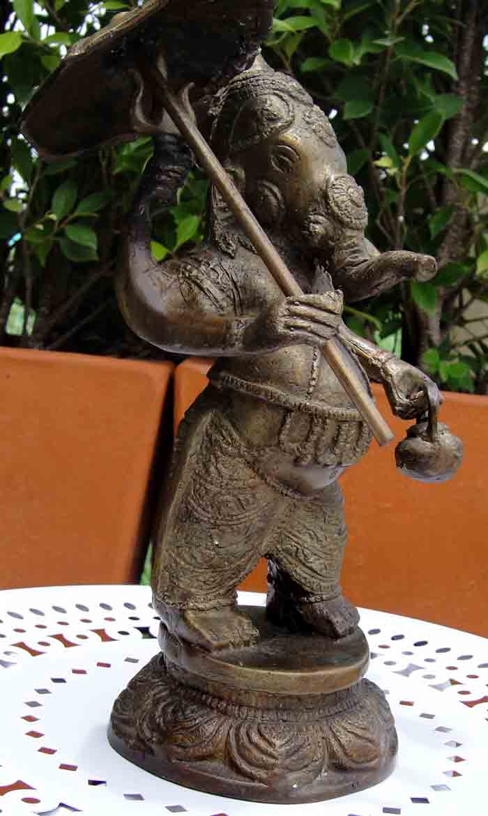   พระพิฆเณศ (ปางนารทะคเณศ)ปางธุดงค์ ถือร่ม ถือกาน้ำกมัลฑลุ ย้อนยุค