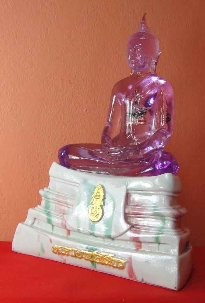 ***พระบูชาพระพุทธโสธร ขนาดหน้าตัก ๕ นิ้ว พระบูชาพระพุทธโสธร ขนาดหน้าตัก ๕ นิ้ว เนื้อเรซิ่นใสสีม่วงพร