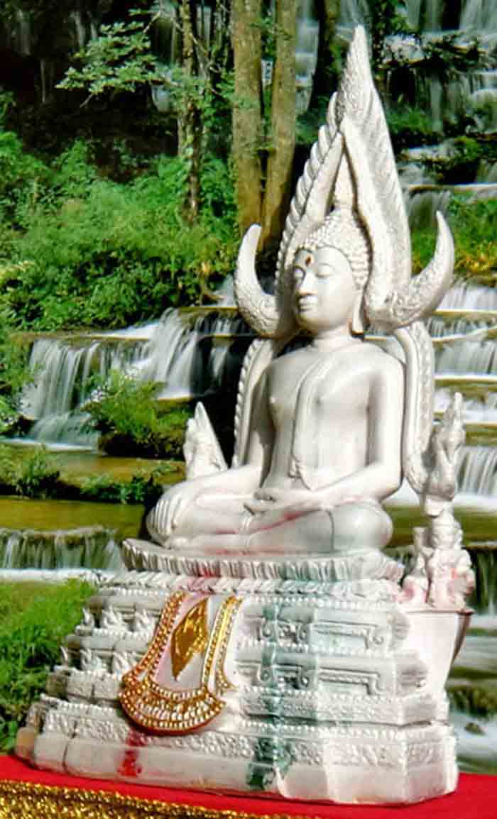 พระพุทธชินราช เนื้อเรซิ่ลลายหินอ่อน พุทธลักษณะสวยงามมากค่ะ ขนาดหน้าตัก 5 นิ้ว ความสูง 12 นิ้ว ฐานกว้