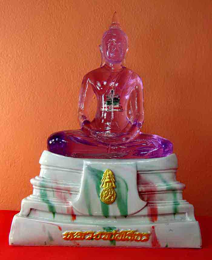 ***พระบูชาพระพุทธโสธร ขนาดหน้าตัก ๕ นิ้ว พระบูชาพระพุทธโสธร ขนาดหน้าตัก ๕ นิ้ว เนื้อเรซิ่นใสสีม่วง พ