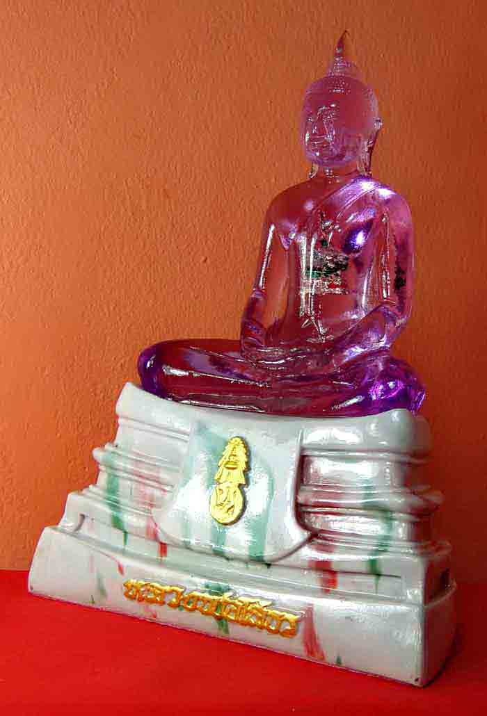 ***พระบูชาพระพุทธโสธร ขนาดหน้าตัก ๕ นิ้ว พระบูชาพระพุทธโสธร ขนาดหน้าตัก ๕ นิ้ว เนื้อเรซิ่นใสสีม่วง พ