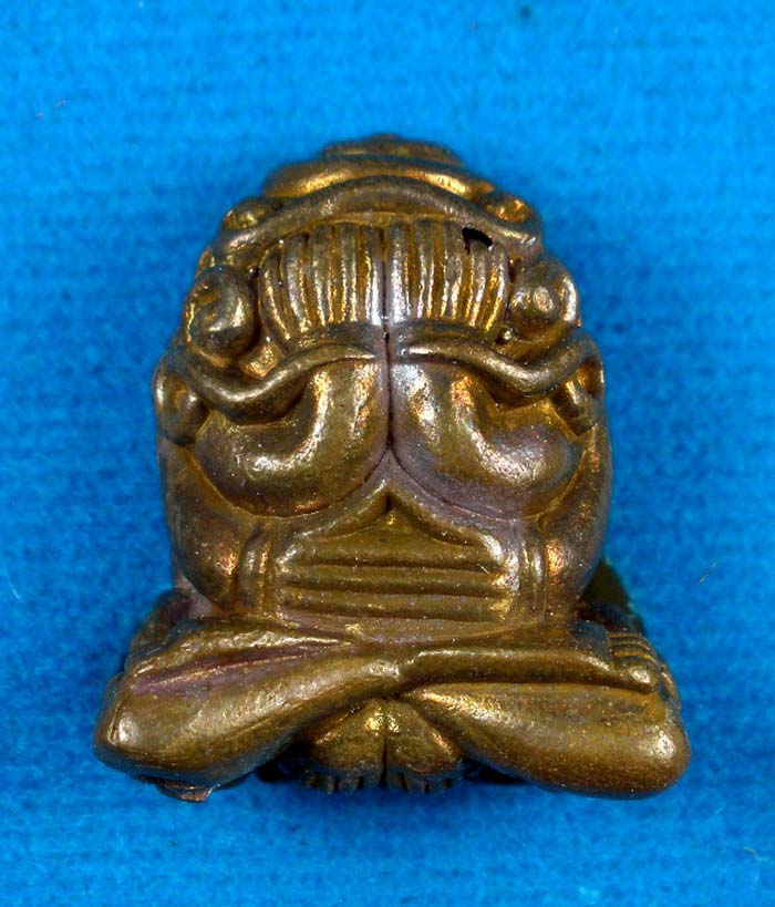 พระปิดตาอุตตโม หลวงพ่อสิน ภัททาจาโร วัดละหารใหญ่ เนื้อนวะ หมายเลข ๒๓ กรรมการ