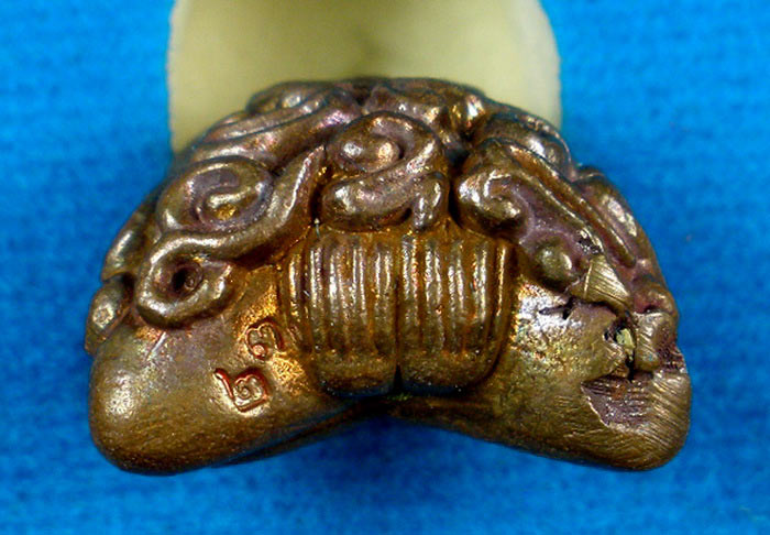 พระปิดตาอุตตโม หลวงพ่อสิน ภัททาจาโร วัดละหารใหญ่ เนื้อนวะ หมายเลข ๒๓ กรรมการ