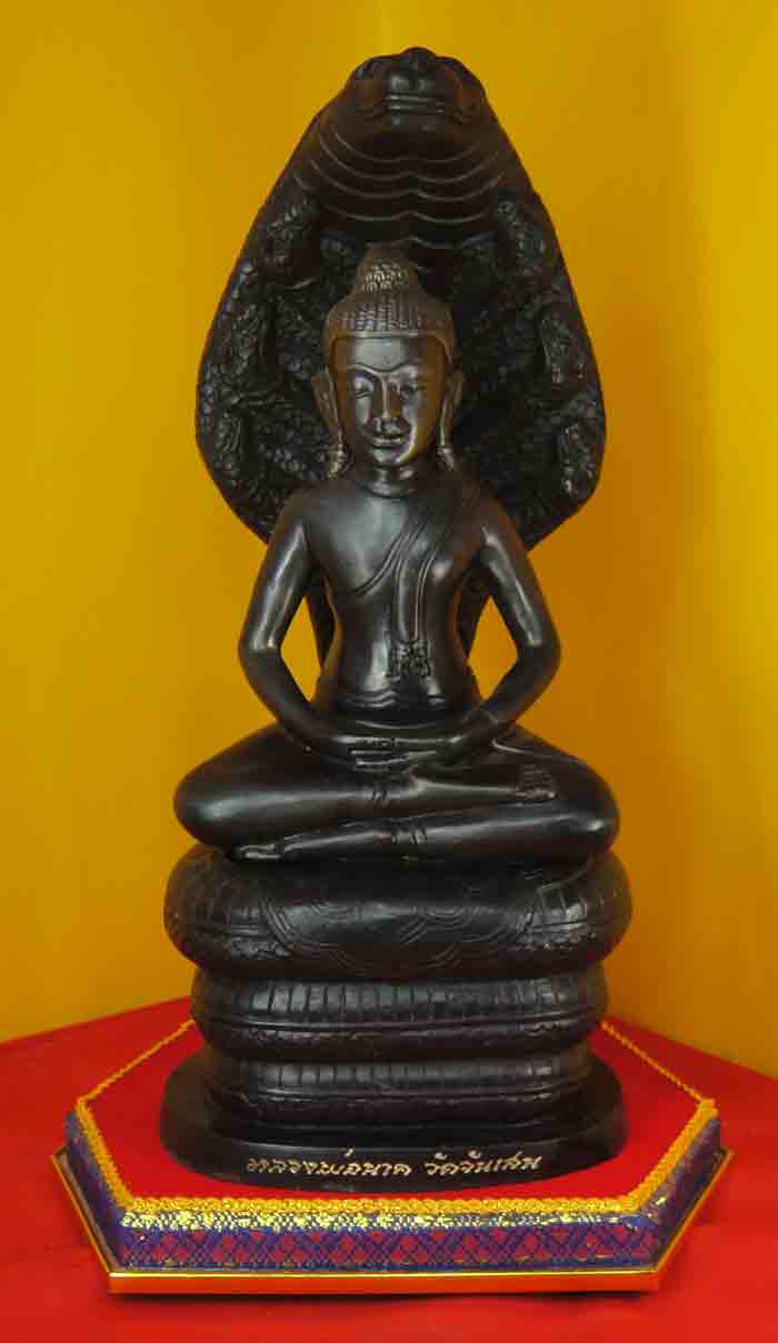 หลวงพ่อนาค วัดจันเสน เนื้อทองแดงรมดำมันปู รุ่นบูรณะพระอุโบสถ ถอด ๒ ชิ้น พระบูชาขนาด ๕ นิ้ว ฐาน 4.5x 