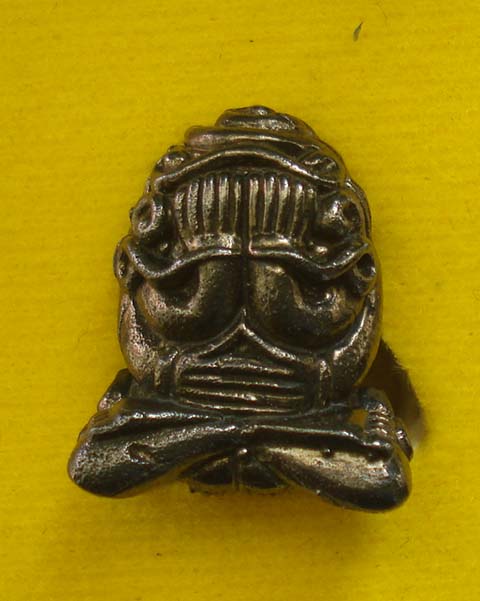 พระปิดตาอุตตโม หลวงพ่อสิน ภัททาจาโร วัดละหารใหญ่ เนื้อเมฆพัตร หมายเลข ๒๓ กรรมการ