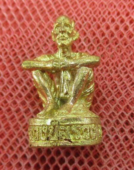 รูปหล่อหลวงปู่สรวง เทวดาเล่นดิน (เนื้อทองทิพย์ ตอกโค๊ตใต้ฐานคำว่า " ดี " ) รุ่นเเจกกฐิน วัดไพรพัฒนา 