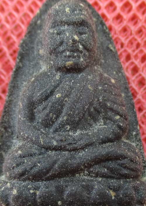 หลวงปู่ทวด วัดท่าไทร จ.สุราษฏร์ฯ ปี 2537 ( พิมพ์เล็ก หรือพิมพ์หน้าปี 24 ) เนื้อว่านกากยายักษ์ อาจารย