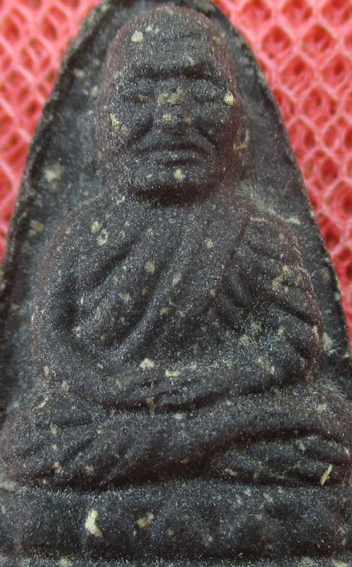 หลวงปู่ทวด วัดท่าไทร จ.สุราษฏร์ฯ ปี 2537 ( พิมพ์เล็ก หรือพิมพ์หน้าปี 24 ) เนื้อว่านกากยายักษ์ อาจารย