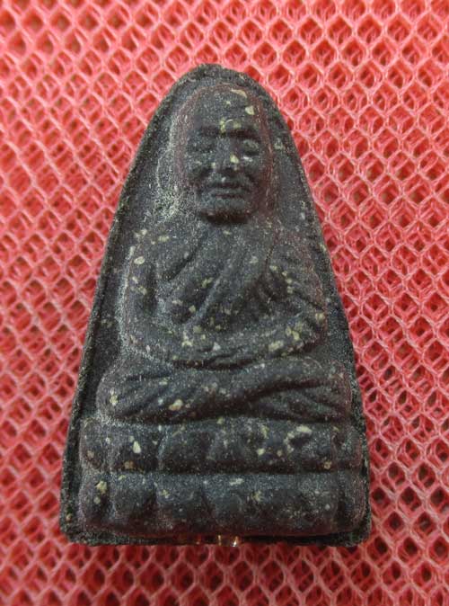 หลวงปู่ทวด วัดท่าไทร จ.สุราษฏร์ฯ ปี 2537 ( พิมพ์เล็ก หรือพิมพ์หน้าปี 24 ) เนื้อว่านกากยายักษ์ อาจารย