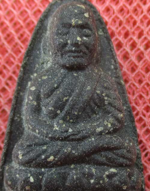 หลวงปู่ทวด วัดท่าไทร จ.สุราษฏร์ฯ ปี 2537 ( พิมพ์เล็ก หรือพิมพ์หน้าปี 24 ) เนื้อว่านกากยายักษ์ อาจารย