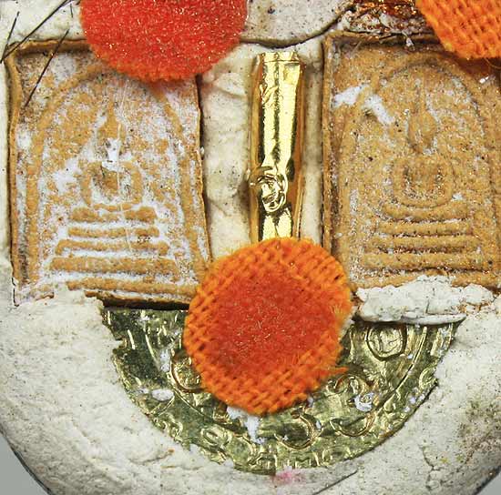 ล็อกเก็ต ฉากขาว หลวงพ่อสาคร วัดหนองกรับ ปี2548 องค์นี้ สร้าง 3 องค์ 1ใน3 องค์