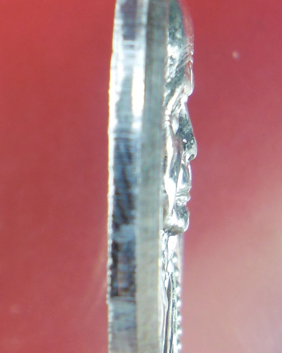 เหรียญรุ่นแรกย้อนยุค หลวงปู่หมุน วัดบ้านจาน รุ่น๑ เนื้อเงินตอกโค้ด ว.จ. และโค้ดเลข ๑ เลข ๑๑๑ ปี๕๗(๒)