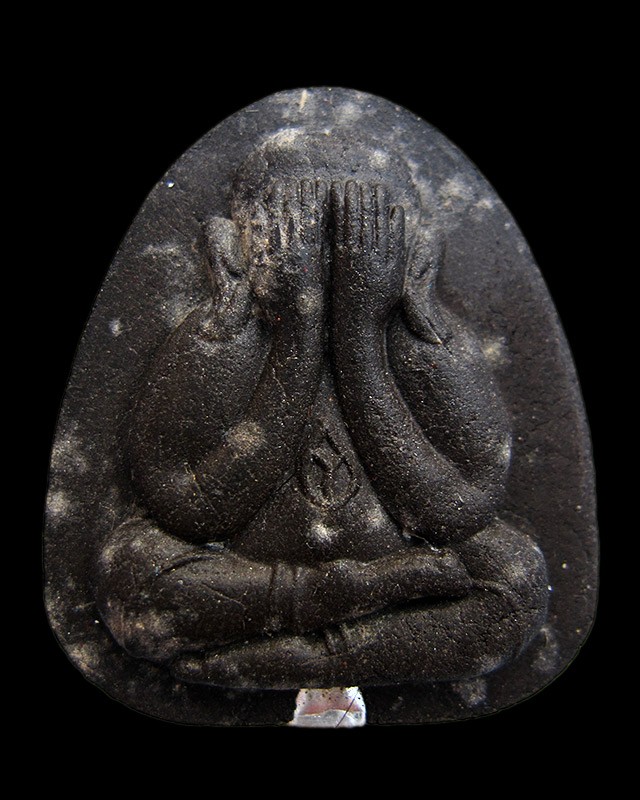 พระปิดตาปลดหนี้ หลวงปู่บัว ถามโก วัดเกาะตะเคียน เนื้อผงใบลานตะกรุดเงิน รุ่น เพชรกลับ ญสส.พ.ศ. ๒๕๕๓