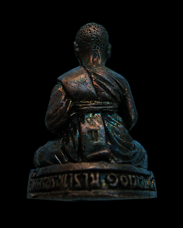 รูปหล่อลอยองค์ รุ่นแรก ปี 2541 หลวงปู่บัว ถามโก วัดศรีบุรพาราม จ.ตราด พร้อมกล่องเดิมจากวัดครับ