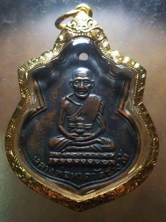 ลป.ทวด คอน้ำเต้า ปี 05 สวยๆเลี่ยมทองพร้อมใช้