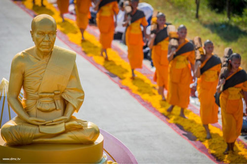 วัดใจเคาะเดียว....๕๐บาทเท่านั้น เหรียญธุดงค์ธรรมชัย หลวงพ่อสด วัดพระธรรมกาย ปทุมธานี ๒๕๕๗