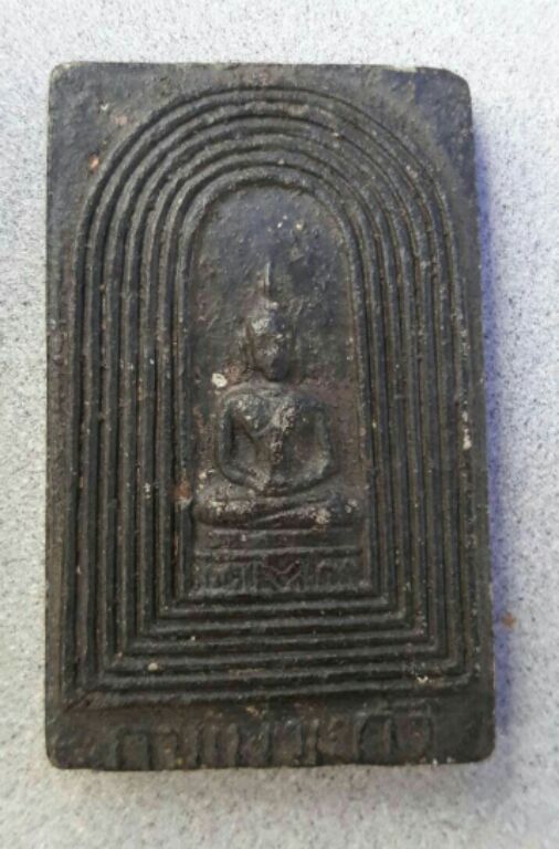 พระผงกำแพงแก้วเนื้อเทาลงรักษ์หลวงพ่อจง วัดหน้าต่างนอกสวยๆครับ