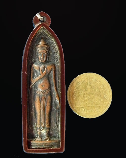 พระร่วงหลังรางปืน พิมพ์เจดีย์นูน ปี. ๒๕๑๕ วัดพระธาตุดอยสุเทพ จ.เชียงใหม่