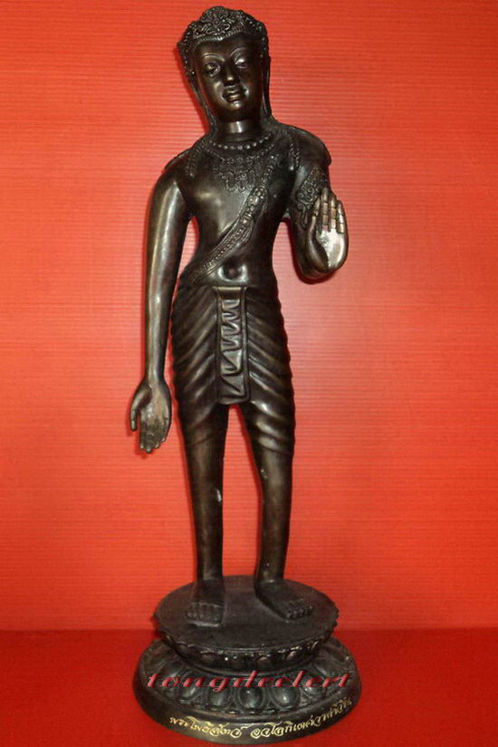 พระโพธิสัตว์อวโลกิเตศวรศรีวิชัย วัดไผ่สามเกาะ จ.ราชบุรี ใต้ฐานฝังวัตถุมงคล สวยมากค่ะ