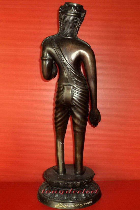 พระโพธิสัตว์อวโลกิเตศวรศรีวิชัย วัดไผ่สามเกาะ จ.ราชบุรี ใต้ฐานฝังวัตถุมงคล สวยมากค่ะ