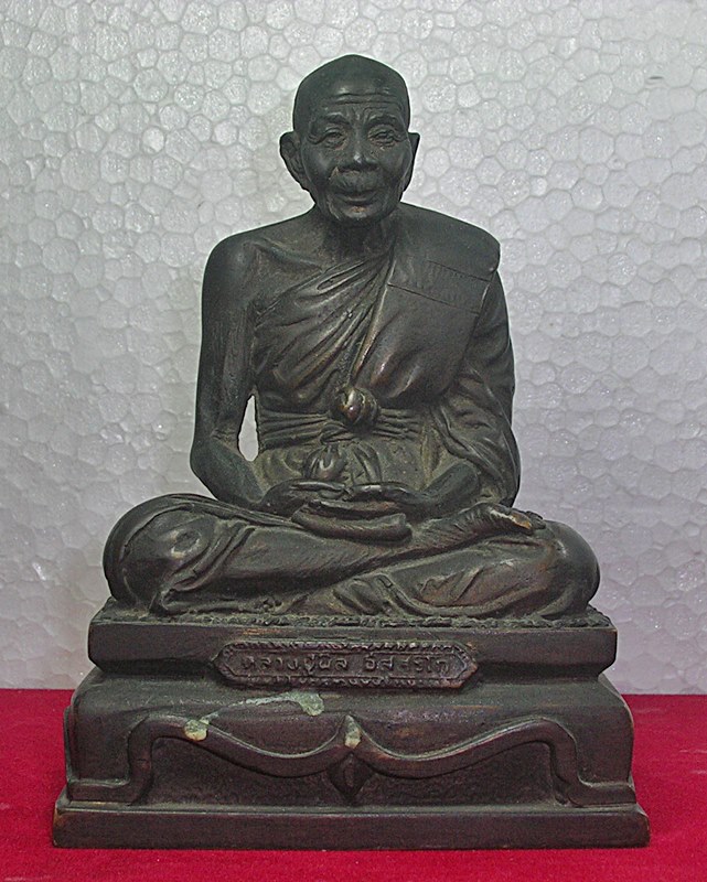 พระบูชาหลวงปู่นิล อิสฺสริโก วัดครบุรี อ.ครบุรี จ.นครราชสีมา รุ่นสร้างอุโบสถ หน้าตัก 3 นิ้ว ปี 35