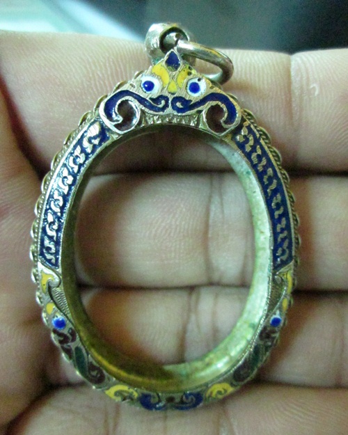 ตลับเงินเก่า ลงยาสีน้ำเงิน / ปิดที่ 420