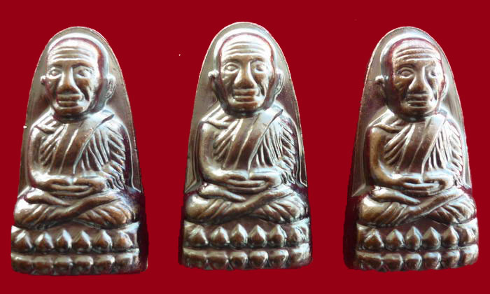 หลวงปู่ทวดหลังหนังสือ วัดช้างให้ ปัตตานี ปี2555 เคาะเดียวแดง 3 องค์