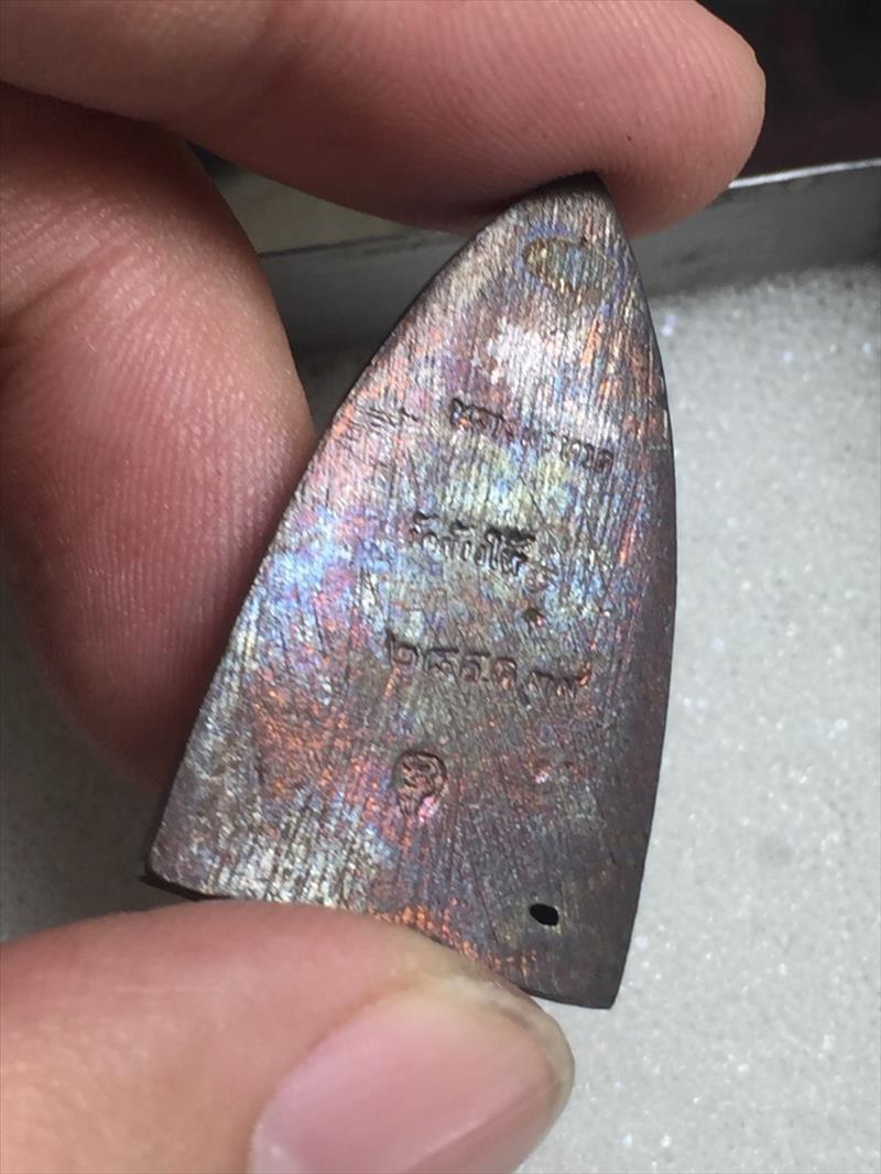 หลวงปู่ทวด หลังเตารีด เนื้อนวะโลหะ พิมพ์ใหญ่ รุ่นสร้างโรงพยาบาลโคกโพธิ์ ปี 2539