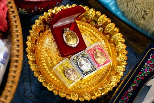 "เหรียญอายุยืน (เพิ่มบารมี)" หลวงพ่อรวย ปาสาทิโก วัดตะโก ปี ๒๕๕๕