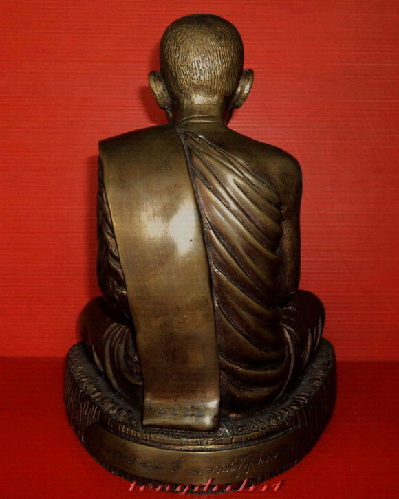 รูปหล่อบูชาหลวงปู่มั่น ภูริทัตโต ที่ระลึก 48 ปี ม.ราชภัฏสกลนคร สวยมากค่ะ