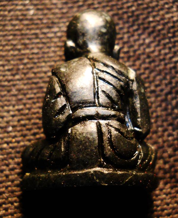 หลวงปู่ทวด เนื้อหยกดำแท้ๆ ฐานนิ้้วครึ่ง สูง1นิ้ว แกะสลักจากเมืองนอก สวยมั๊กๆๆน่าใช้ครับ..