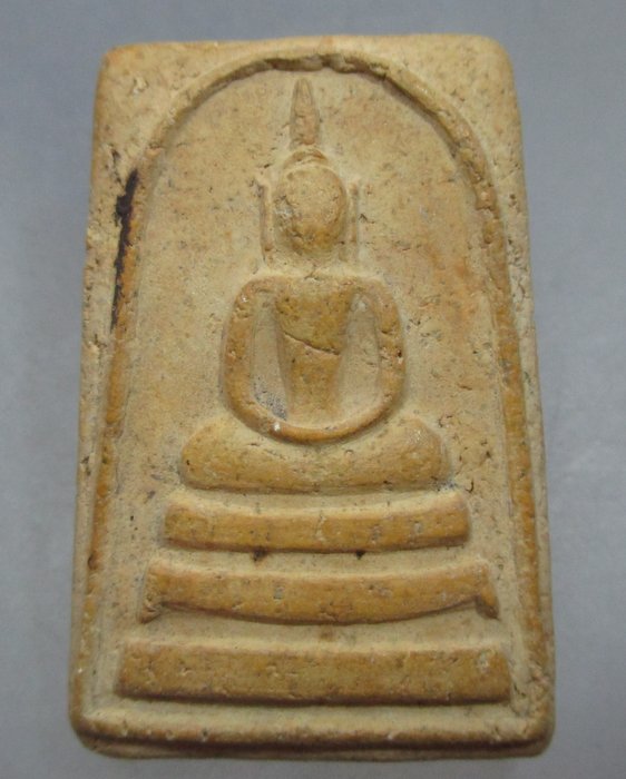 พระสมเด็จเนื้ออมเหลือง ไม่ทราบที่ครับ