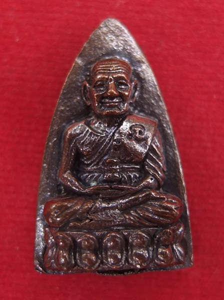 หลังเตารีดเล็ก หลวงพ่อทวด วัดช้างให้ ปัตตานี ปี 57 พร้อมใบคาถาและซองตราวัด 3 