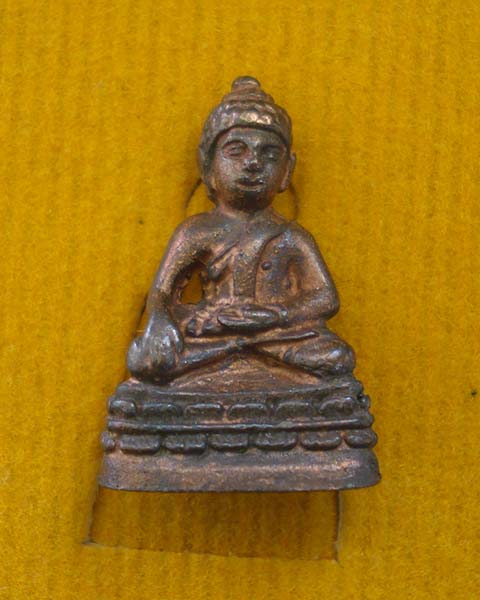 พระชัยวัฒน์ ชินบัญชร ๗ รอบ ๘๔ ปี หลวงพ่อสิน วัดละหารใหญ่ ปี ๒๕๕๕ เนื้อทองแดง เลข ๘๖๕๑ พร้อมกล่อง 