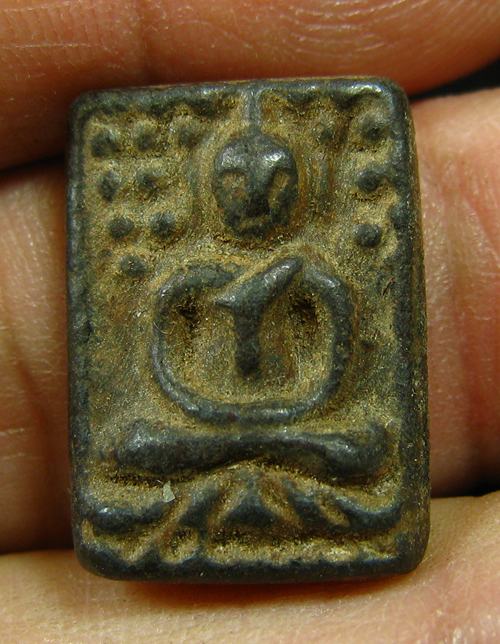 เหรียญหล่อ เนื้อสวยไม่ทราบที่ครับ